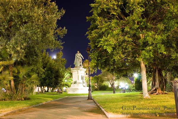 Photographie de nuit, paysage, decor urbain, tags